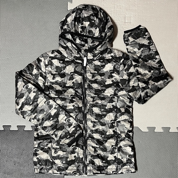 Packable kid’s down jacket - Picture 2 of 6